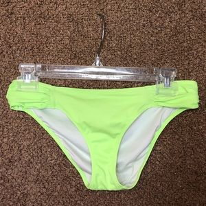 VICTORIA’S SECRET GREEN BIKINI BOTTOMS (small)